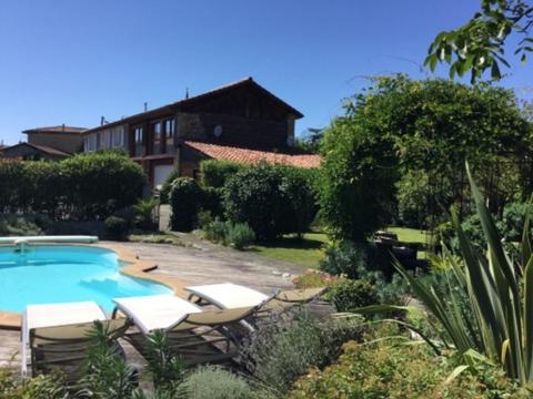 Bed and Breakfast Loft Atypique Villeneuve-de-Riviere Екстер'єр фото