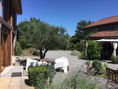 Bed and Breakfast Loft Atypique Villeneuve-de-Riviere Екстер'єр фото