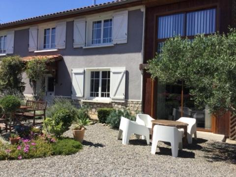 Bed and Breakfast Loft Atypique Villeneuve-de-Riviere Екстер'єр фото