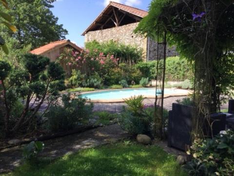 Bed and Breakfast Loft Atypique Villeneuve-de-Riviere Екстер'єр фото